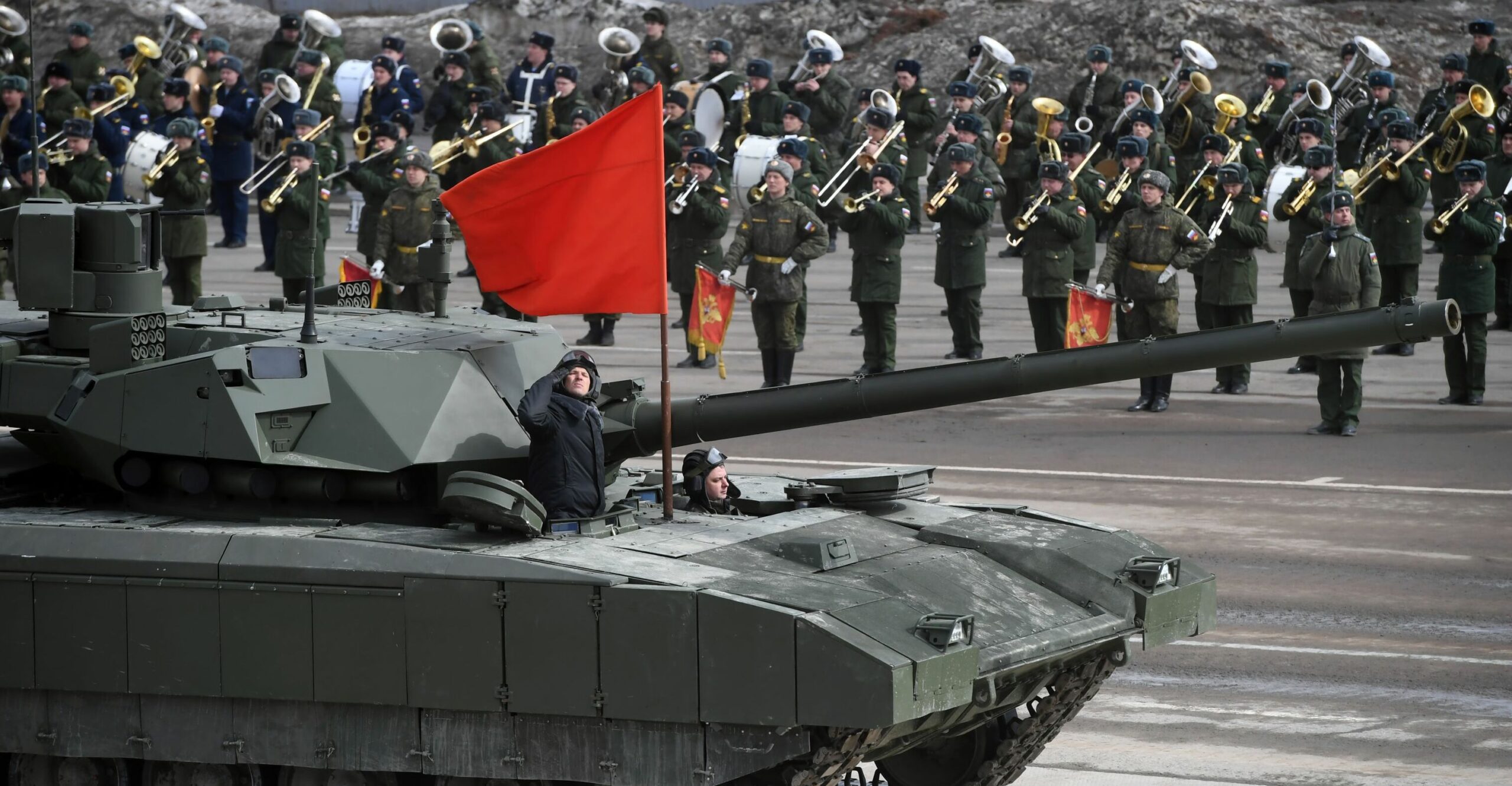 مجلة: مدفع دبابة "أرماتا تي 14" الروسية يجبر الناتو على تغيير استراتيجيته القتالية