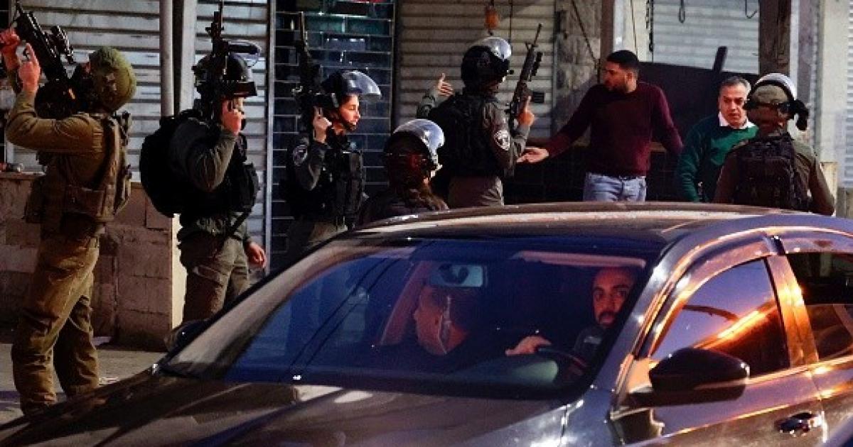 الاحتلال يعتقل شابًا مقدسيًا ويحوله للاعتقال الإداري | وكالة شمس نيوز الإخبارية