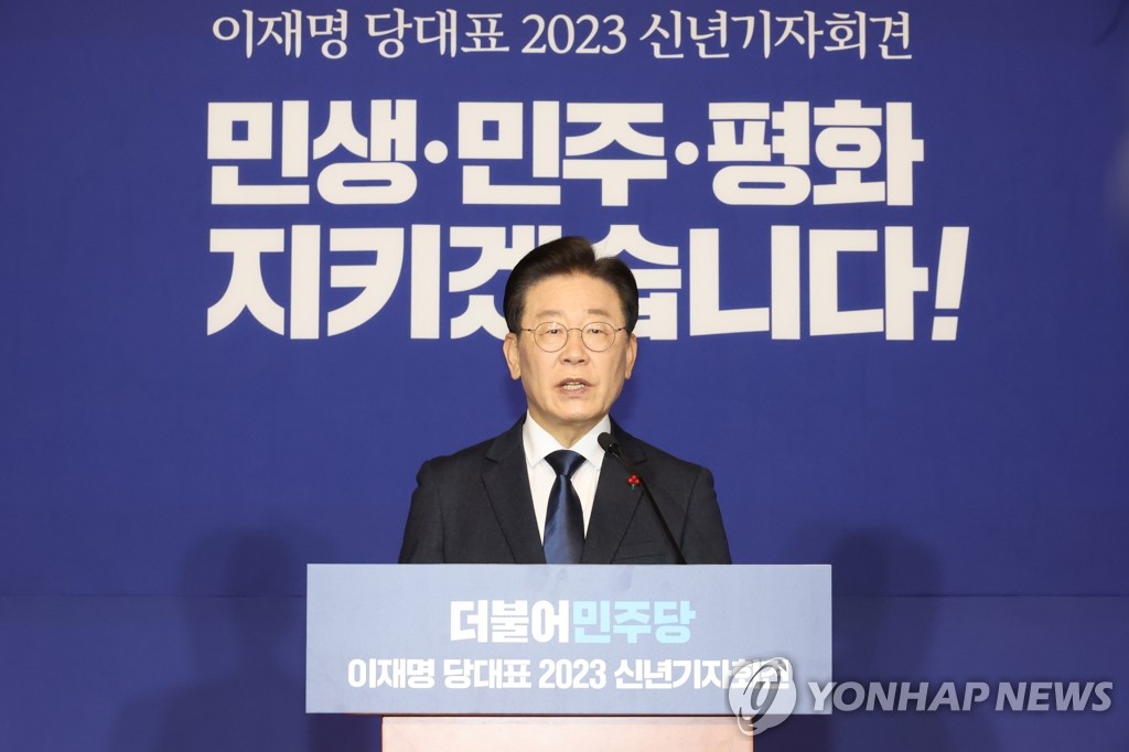 زعيم المعارضة ينتقد الحكومة ويطلب عقد محادثات مع الرئيس يون