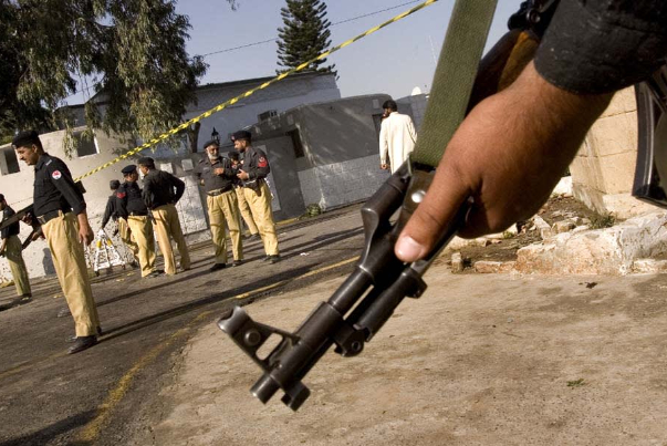 الأمن الباكستاني يقتل اثنين من قادة "طالبان الباكستانية"