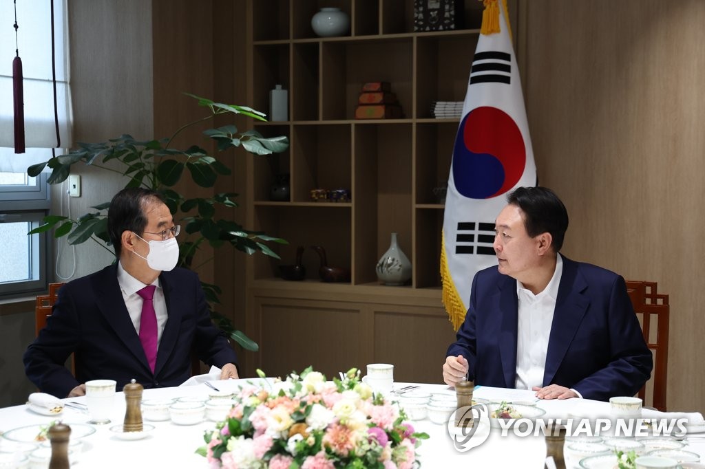 الرئيس «يون» يدعو إلى مراجعة إلزام الوافدين من الصين بإجراء اختبار فيروس كورونا