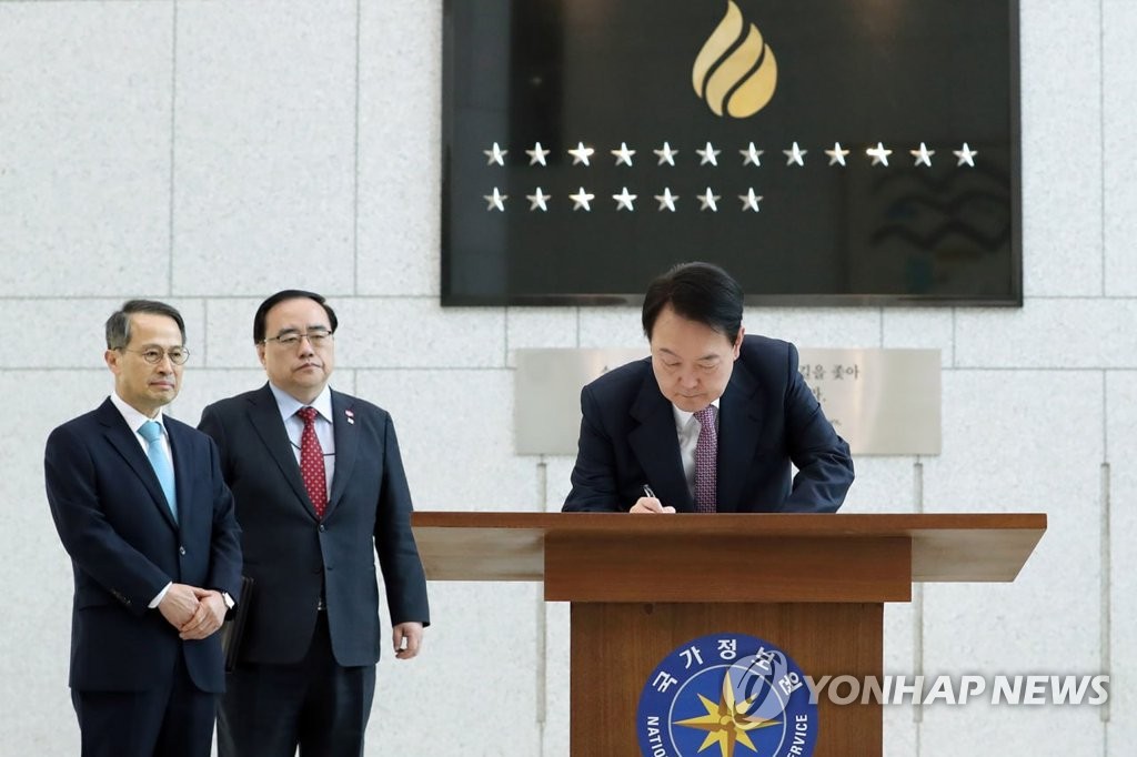 الرئيس «يون» يطلب من وكالة المخابرات الوطنية التصدي لاستفزازات كوريا الشمالية