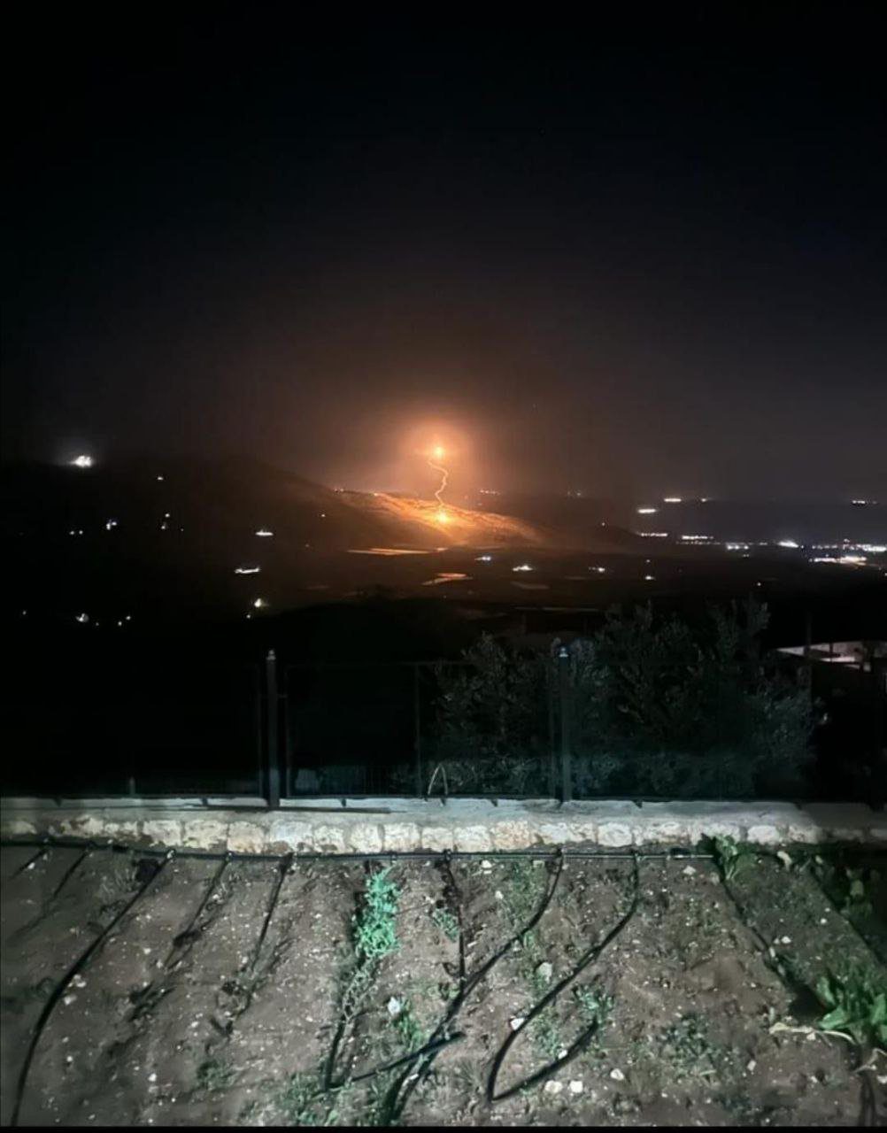 عاجل قوات الاحتلال الإسرائيلي تطلق قنابل مضيئة في أجواء وادي هونين
