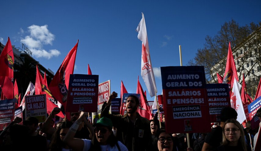 آلاف البرتغاليين يتظاهرون للمطالبة بزيادة الأجور وتحسين المعيشة