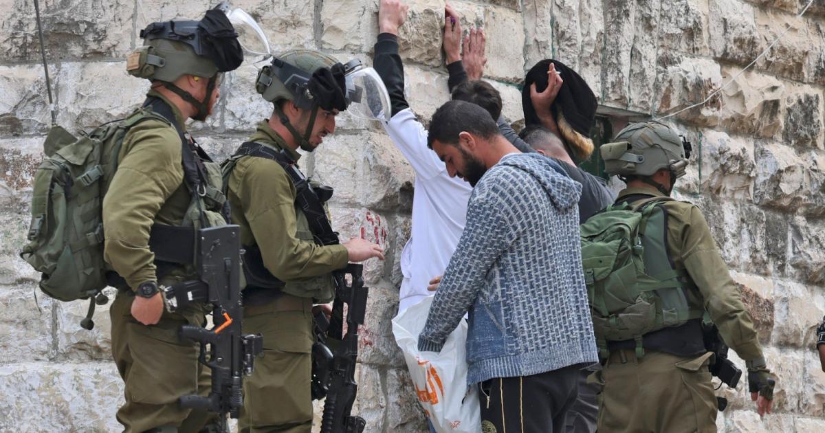 الاحتلال يعتقل ثلاثة شبان من القدس المحتلة | وكالة شمس نيوز الإخبارية