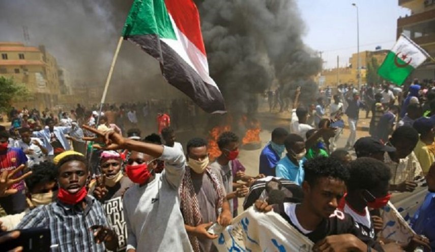 ذعر في الشارع السوداني بعد اعتقال مئات المتظاهرين السلميين