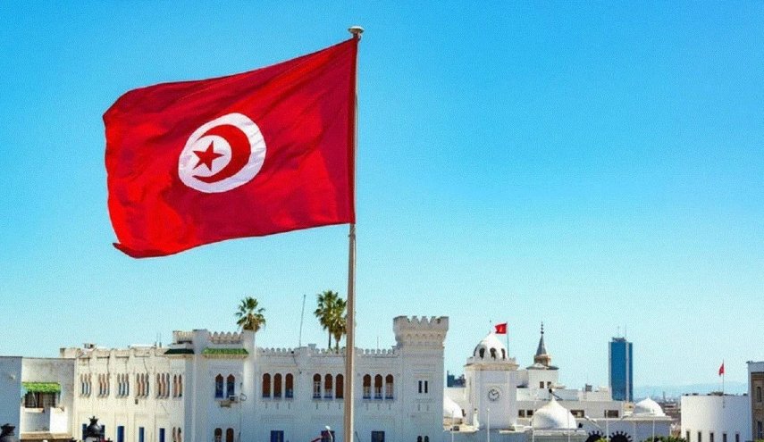 شاهد.. الحكومة التونسية تستنكر اتهامها بالعنصرية