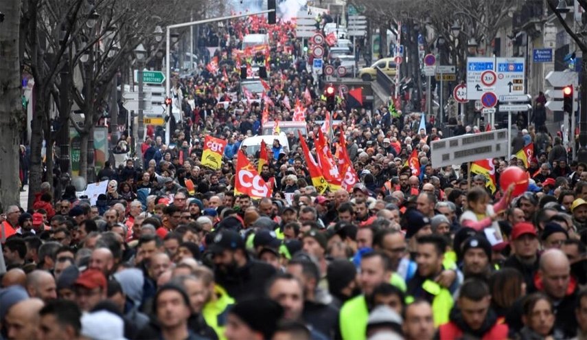 شاهد.. جولة سابعة من الاحتجاجات في فرنسا