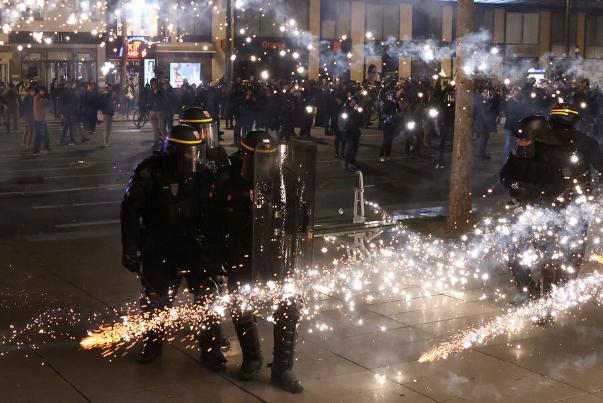 قمع الإحتجاجات في فرنسا.. إعتقال أكثر من 850 محتجا