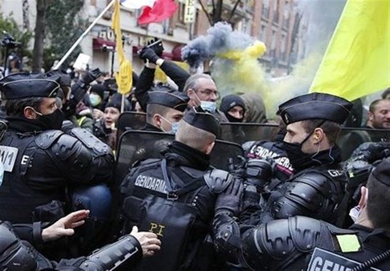 مظاهرات فرنسا.. مواجهات بین الشرطة ومحتجین والداخلیة تنشر تعزیزات أمنیة &quot;غیر مسبوقة&quot;