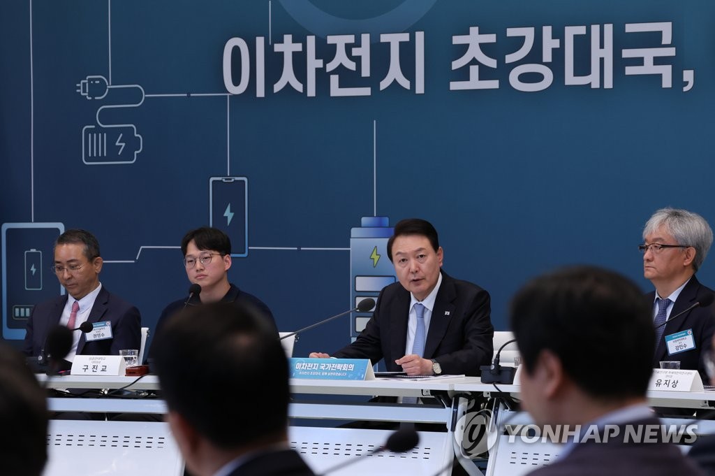 الرئيس «يون» يتعهد بالدعم الكامل لصناعة البطاريات القابلة لإعادة الشحن