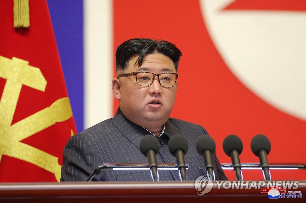 الزعيم الكوري الشمالي يأمر بإطلاق قمر صناعي للاستطلاع العسكري في أبريل كما هو مخطط له