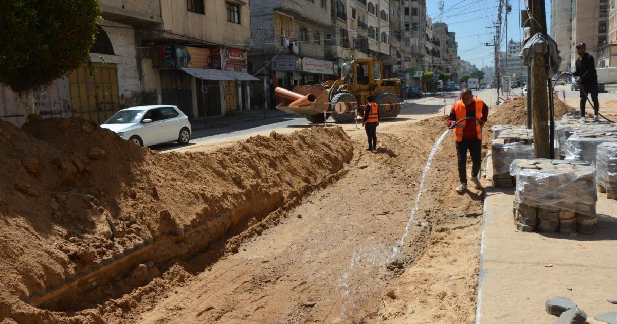 "بلديات الساحل" تواصل إنشاء شبكات صرف صحي في مناطق متفرقة من قطاع غزة | وكالة شمس نيوز الإخبارية