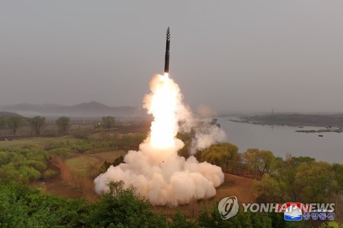 (جديد2)كوريا الشمالية تقول إنها اختبرت صاروخا باليستيا عابرا للقارات بالوقود الصلب للمرة الأولى