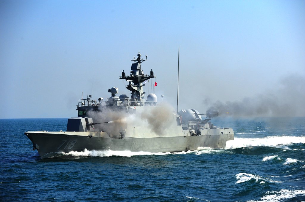 كوريا الجنوبية تطلق طلقات تحذيرية بعد أن عبر زورق دورية كوري شمالي الحدود البحرية أثناء مطاردة قارب صيني