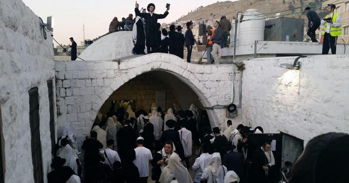 مواجهات في نابلس خلال اقتحام المستوطنين لـ "قبر يوسف" | وكالة شمس نيوز الإخبارية