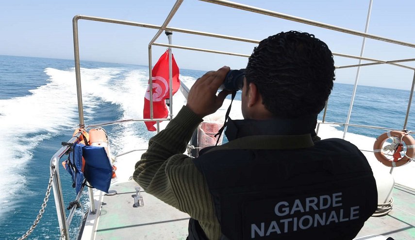 عنصر بالحرس البحري التونسي يتعرض لــالطعن