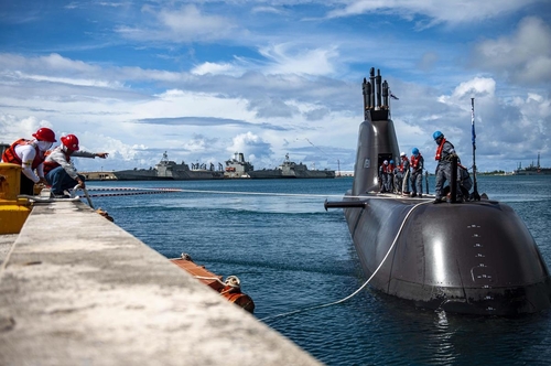 كوريا الجنوبية والولايات المتحدة تجريان تدريبات مشتركة ضد الغواصات بالقرب من جزيرة «غوام»