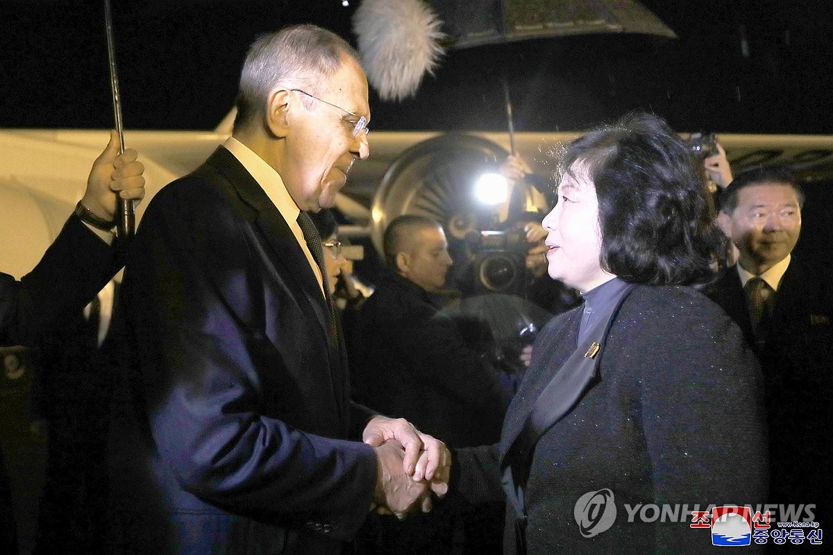 كوريا الشمالية تؤكد وصول وزير الخارجية الروسي إلى بيونغ يانغ يوم الأربعاء
