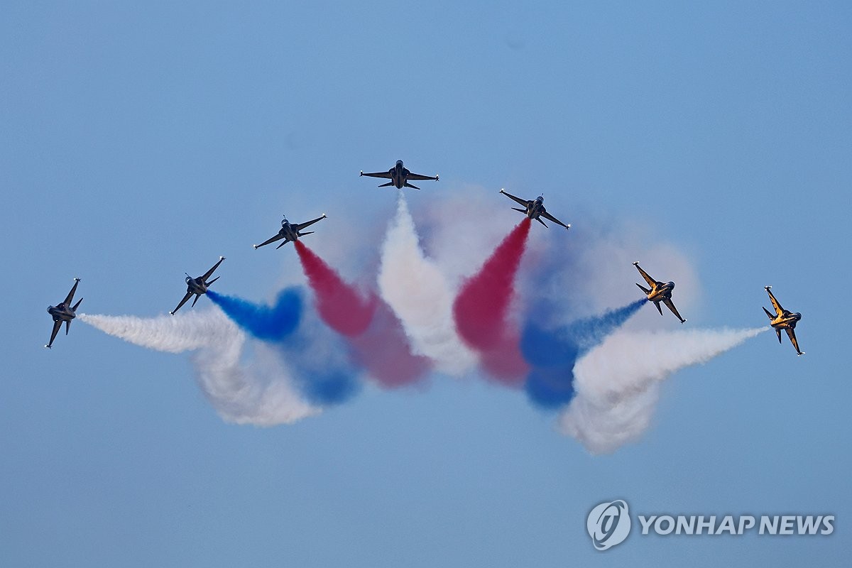 كوريا تفتتح أكبر نسخة من معرض الدفاع لتعزيز صادرات الأسلحة