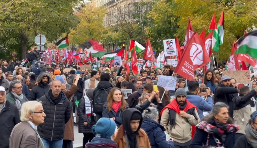 آلاف الفرنسيون يتظاهرون في باريس نصرة للشعب الفلسطيني وأهالي غزة