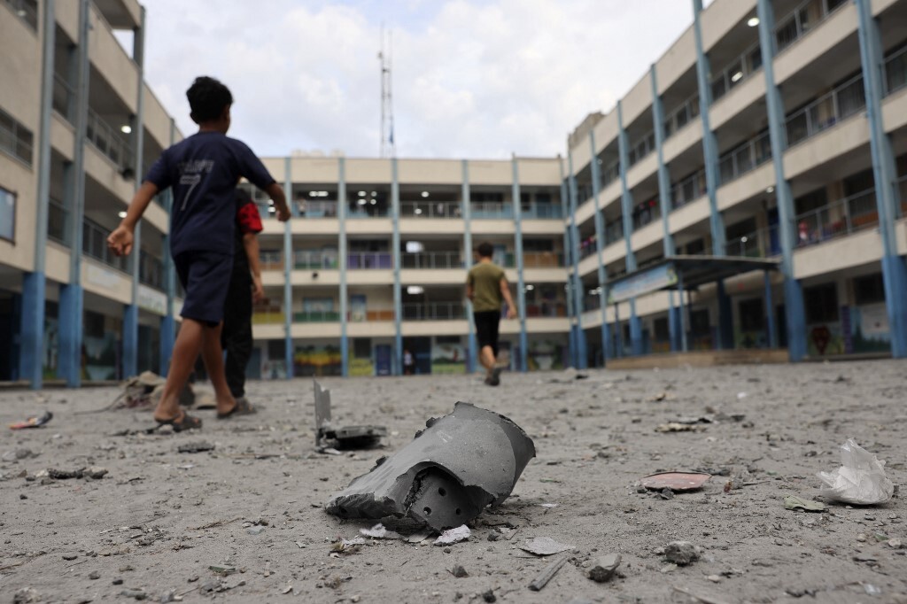 الأونروا تعلن مقتل وإصابة أکثر من 990 شخصاً في مدارسها جراء القصف الإسرائيلي