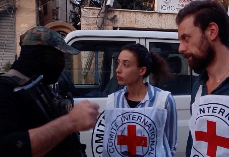 الصليب الأحمر يعلن عن تسلمه 11 أسيراً إسرائيلياً في إطار تنفيذ المرحلة الرابعة من الصفقة
