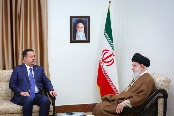 المرشد الإيراني: بإمكان العراق كدولة مهمة بالمنطقة لعب دور خاص