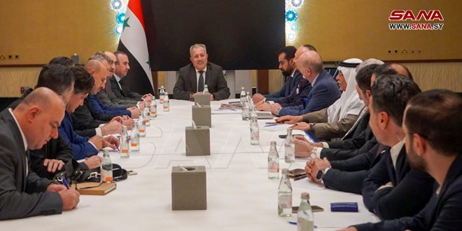 المهندس عرنوس يلتقي رجال أعمال سوريين مغتربين في الإمارات والمدير التنفيذي لصندوق الخليج العربي للتنمية