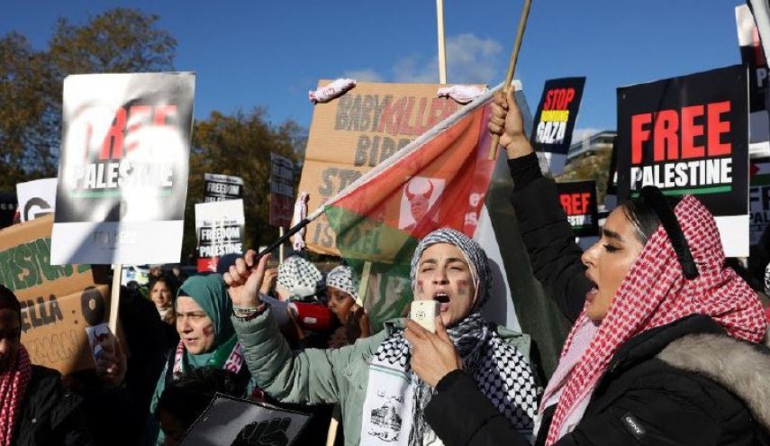 شاهد..مئات الآلاف يتظاهرون في بريطانيا إسناداً لغزة وتنديداً بجرائم الاحتلال