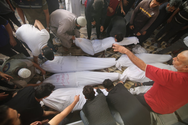 غزة: طاقم «الشفاء» يدفن 179جثمانا في "قبر جماعي"
