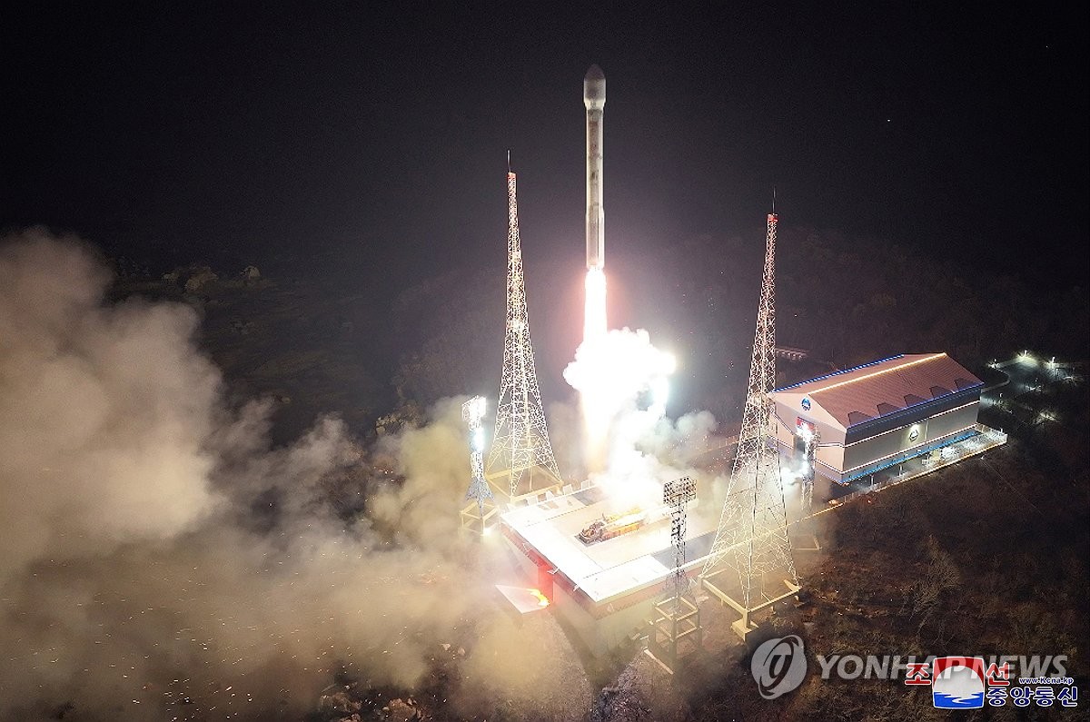 نجاح كوريا الشمالية المزعوم في إطلاق قمر صناعي للتجسس يثير إمكانية حصولها على مساعدة روسية