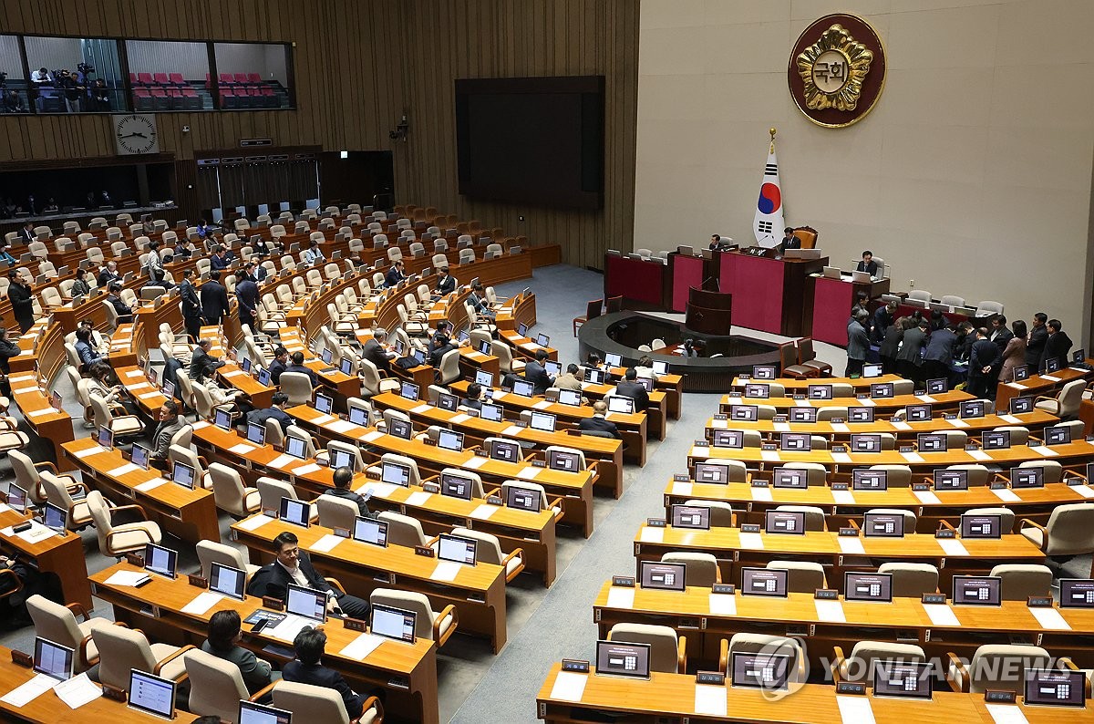 البرلمان يعيد التصويت على أربعة مشاريع قوانين رفضها الرئيس