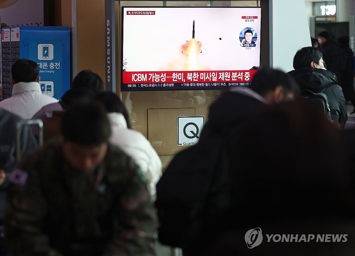كوريا الشمالية تؤكد إنها أجرت تجربة لإطلاق صاروخ هواسونغ-18 الباليستي العابر للقارات الذي يعمل بالوقود الصلب