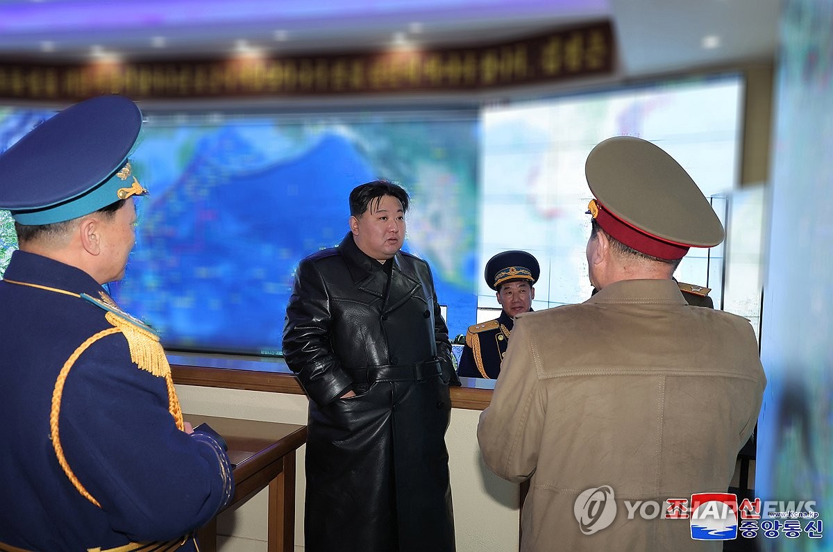 كيم جونغ-أون يدعو لتعزيز الوضع القتالي في ظل تجدد التوترات في شبه الجزيرة الكورية