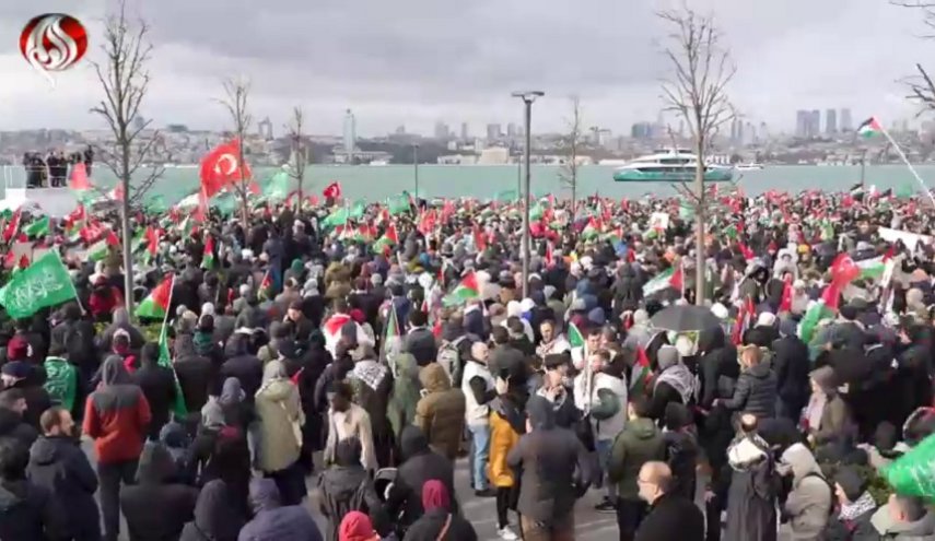 مؤسسات تركية تنظم تظاهرة تضامنية مع غزة بعنواننسير من أجل فلسطين