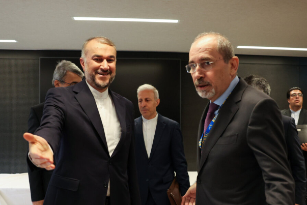 وزير الخارجية الايراني يجري مباحثات مع نظيره الاردني في جنيف