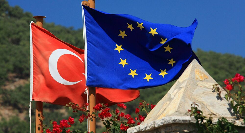 وزير المالية الترکي: أنقرة والاتحاد الأوروبي يصبحان أقوى مع بعضهما