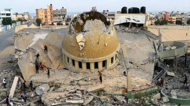 تقریر موقع بي بي سي عن المساجد والكنائس المدمّرة في غزة