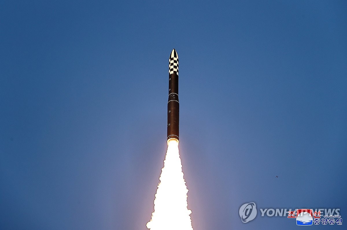 (جديد) الجيش الكوري الجنوبي: كوريا الشمالية تطلق صاروخا باليستيا متوسط المدى باتجاه البحر الشرقي