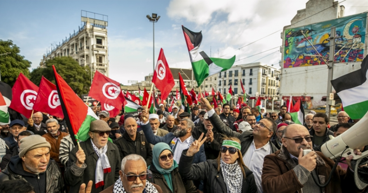 محتجون أمام سفارة واشنطن في تونس يطالبون بوقف العداون على غزة | وكالة شمس نيوز الإخبارية - Shms News |