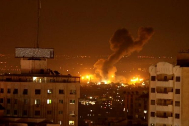 استشهاد 15 فلسطينيا بقصف صهيوني في رفح ودير البلح