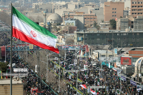 الشعب الايراني يحتفل بذكرى انتصار الثورة الاسلامية