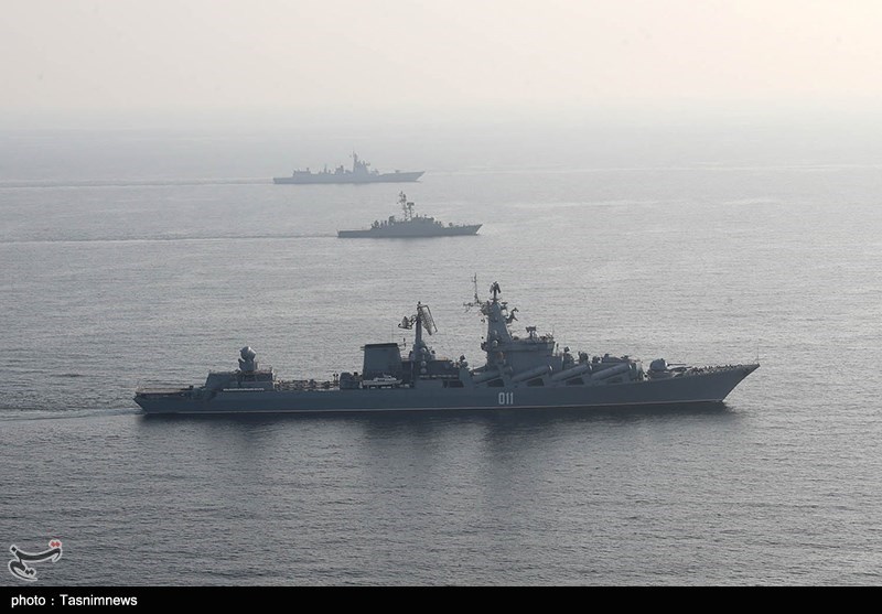 السفن الصینیة والروسیة تدخل المیاه الإیرانیة للمشارکة فی مناورات الحزام الأمنی ​​البحری