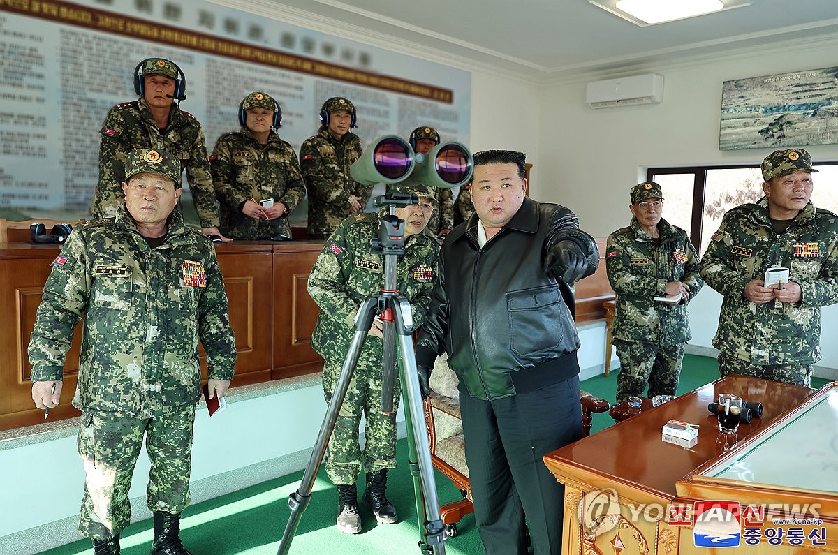 (جديد) الزعيم الكوري الشمالي يدعو إلى تكثيف التدريبات الحربية