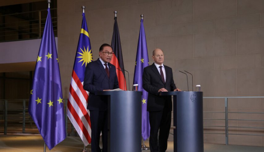 رئيس وزراء ماليزيا لمستشار ألمانيا: 'لماذا هذا النفاق؟'