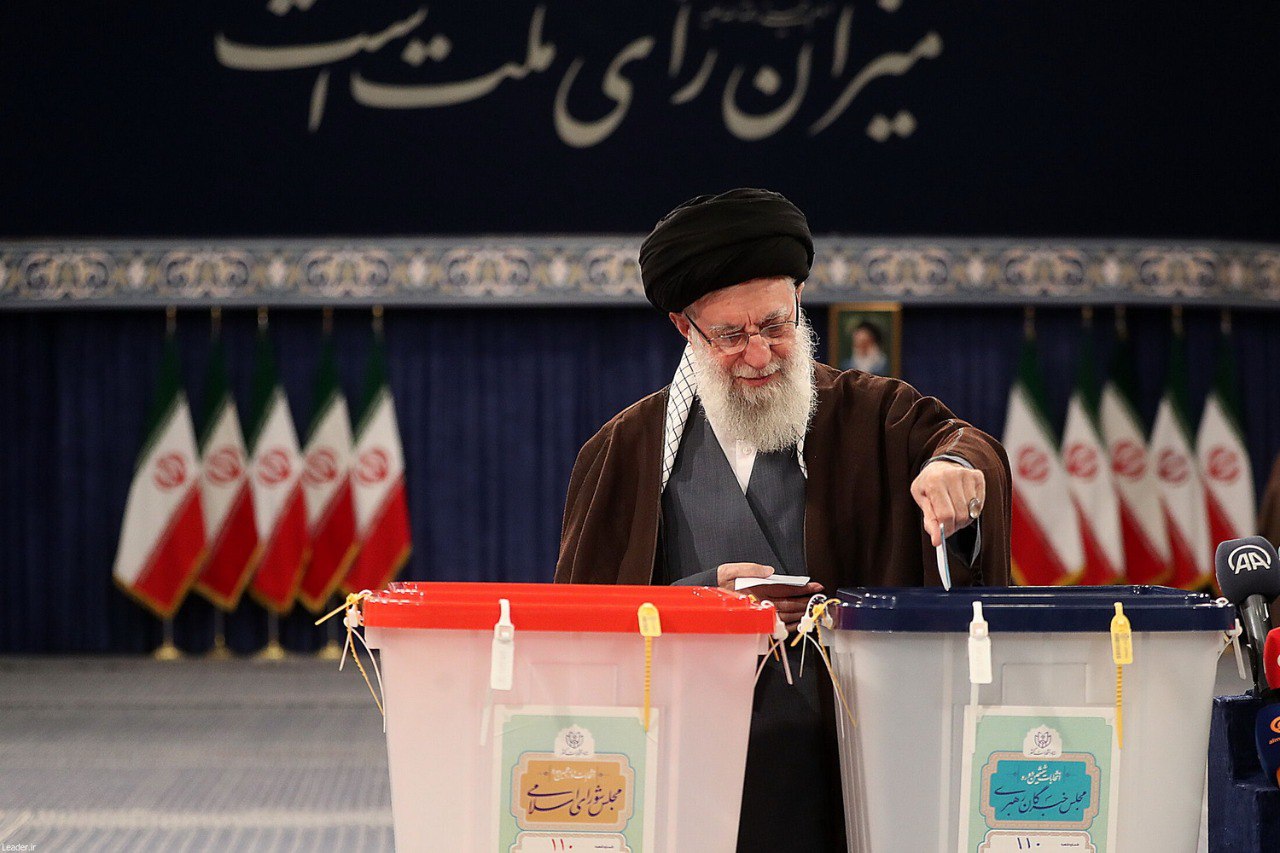 قائد الثورة: اعين شعوب العالم تترقب الوضع في ايران اليوم