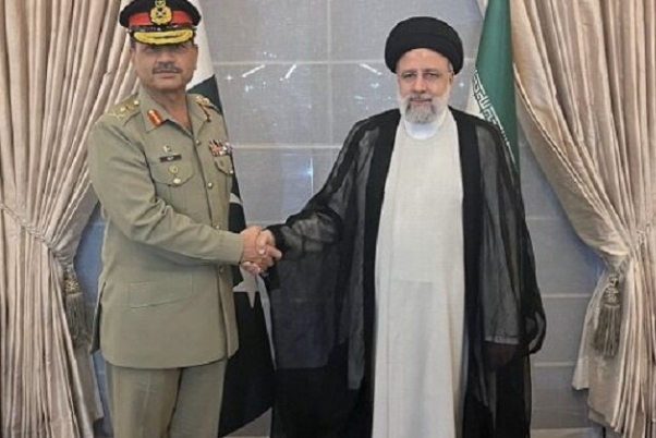 اية الله رئيسي: تعزيز التعاون بين القوات المسلحة الإيرانية والباكستانية من عوامل السلام والاستقرار