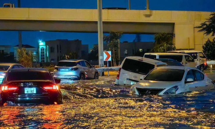 بالفیدیو و الصور ؛ ما سبب العاصفة التي أحدثت أمطارها الغزيرة ارتباكا في دبي؟