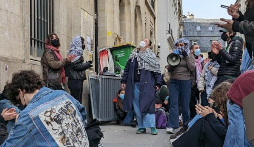 فرنسا.. طلاب يغلقون مداخل جامعة ساينس بو دعما لغزة